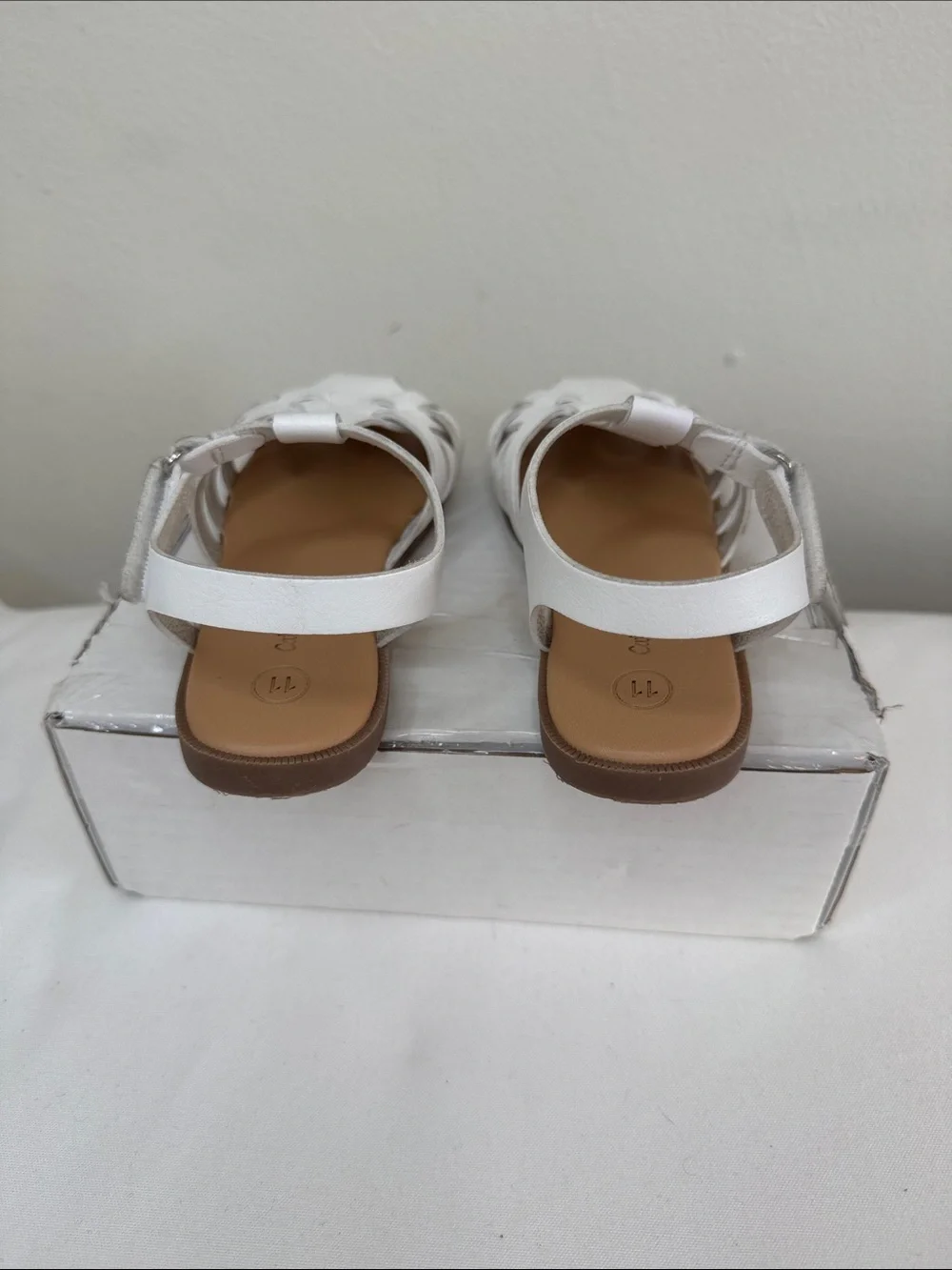 Target Cat & Jack White Girl’s Woven Peep Toe T-Strap Sandals. Sz 11